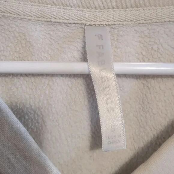 Fabletics asymmetrical cream sweater size S - Picture 4 of 6